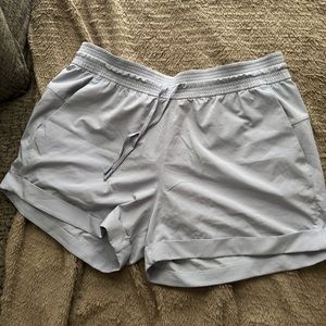 Lululemon Spring Break Away Mid-Rise Short 3"